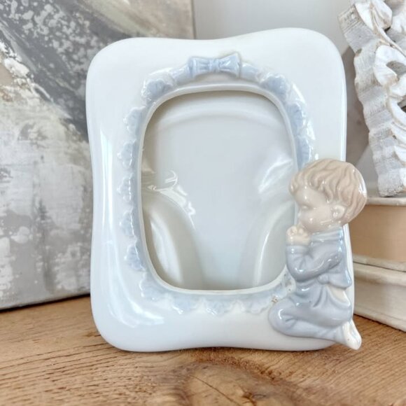 Vintage Frame Grandmillennial Coastal Charm Praying Boy Blue Bow Great Gift - Picture 1 of 9